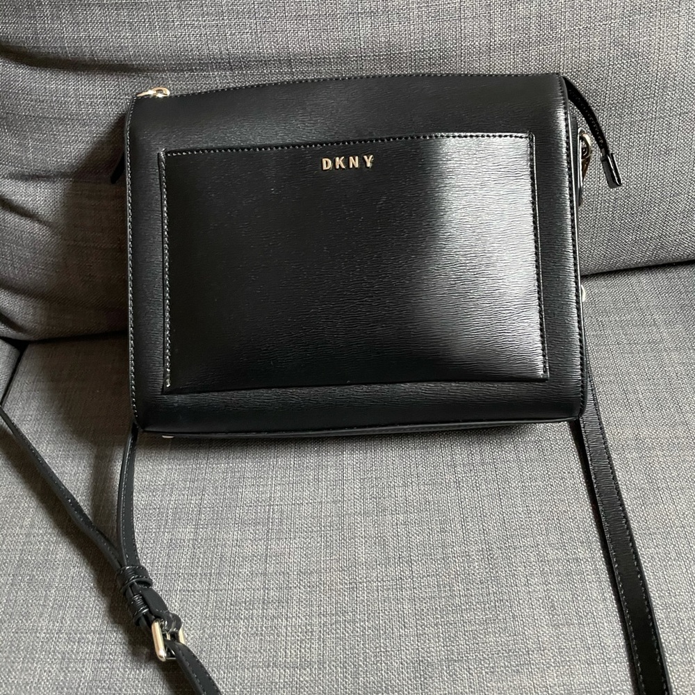 DKNY crossbody handbag 👜 with DKNY key hanger